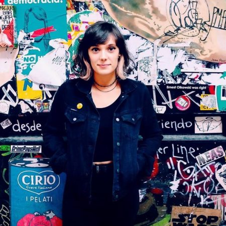 La jove artista Alba Cardona visitarà la Biblioteca Francesc Candel.