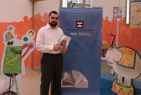 El Pedro Alonso recollint el seu premi el passat 22 de març a la Biblioteca Nou Barris