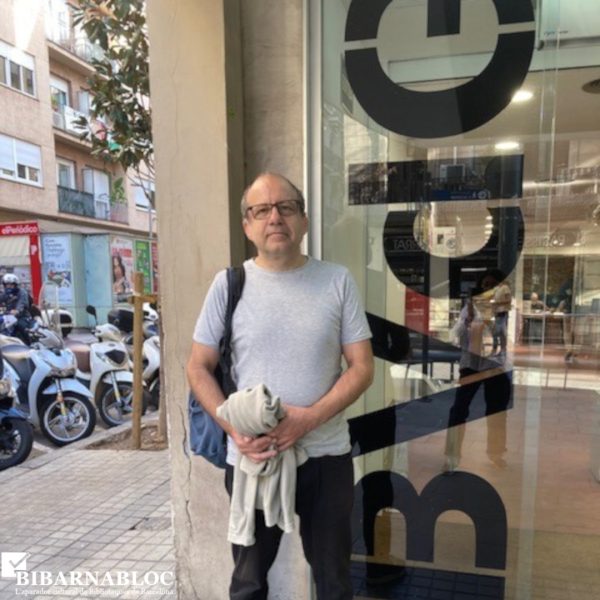 Xavier, guanyador del concurs de setembre del Bibarnabloc, a la Biblioteca Vila de Gràcia - Rosa M. Arquimbau
