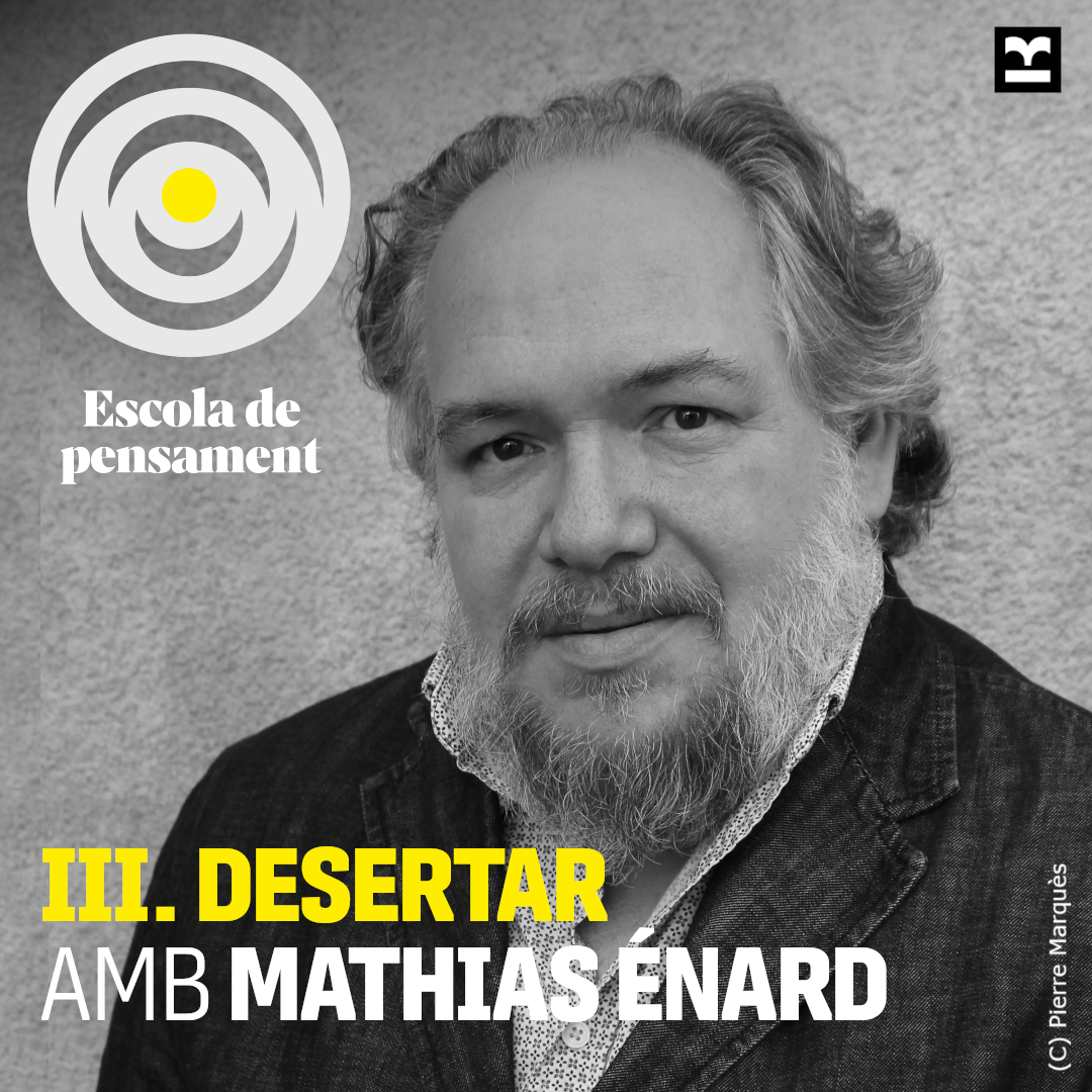 matge de l’Escola de Pensament amb el títol “III. Desertar”, i els noms de Marina Garcés i Albert Lladó conversant amb Mathias Énard, combinat amb una fotografia en blanc i negre de Mathias Enard en primer pla