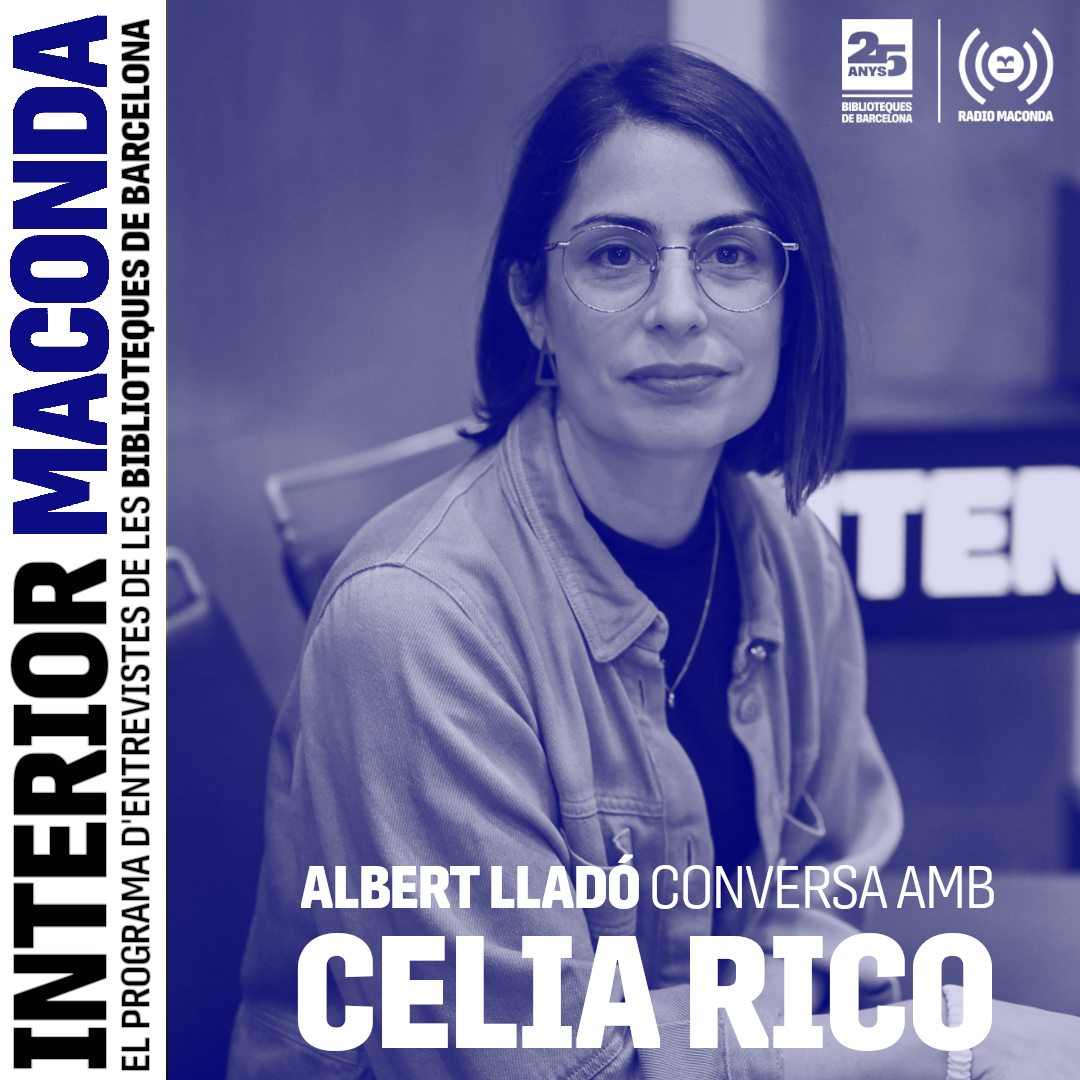 Imatge promocional del programa d’entrevistes Interior Maconda, amb una persona asseguda en un plató i el text “Albert Lladó conversa amb Celia Rico”. Inclou els logotips de Biblioteques de Barcelona i Ràdio Maconda.
