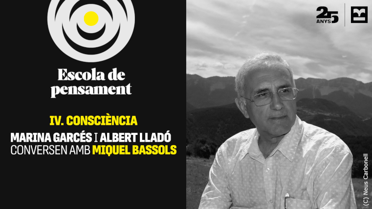 Imatge de l’Escola de Pensament: IV. Consciència, amb una fotografia en blanc i negre de Miquel Bassols en un entorn de muntanya i informació de la conversa amb Marina Garcés i Albert Lladó, moderada per Miquel Bassols